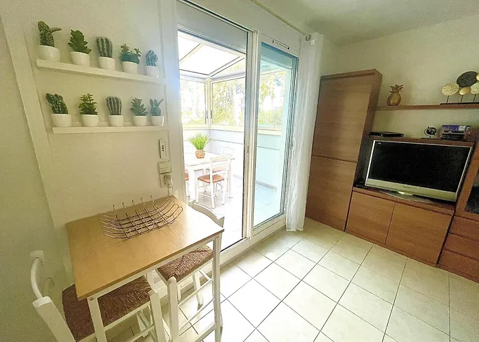 Clim , Wifi, 200 Metres Apartamento